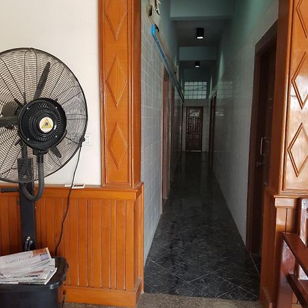 Shwe Eain Si Guest House - Burmese Only Мьей Экстерьер фото