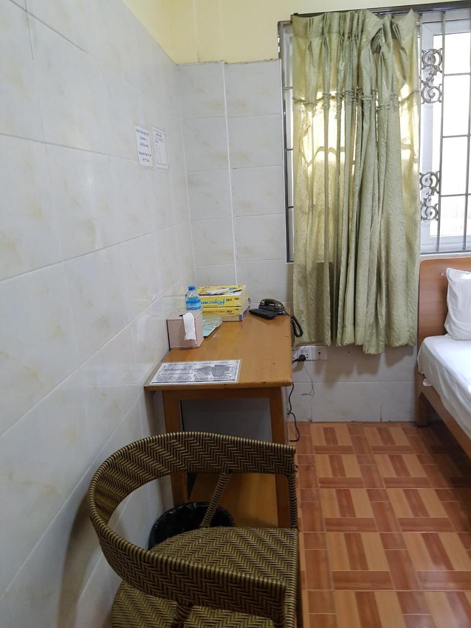 Shwe Eain Si Guest House - Burmese Only Мьей Экстерьер фото