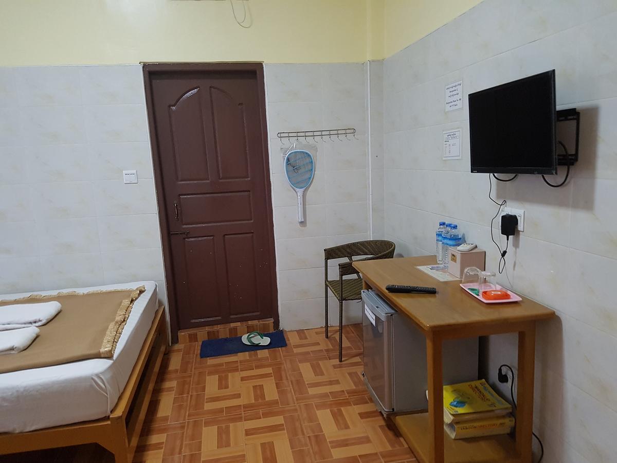Shwe Eain Si Guest House - Burmese Only Мьей Экстерьер фото