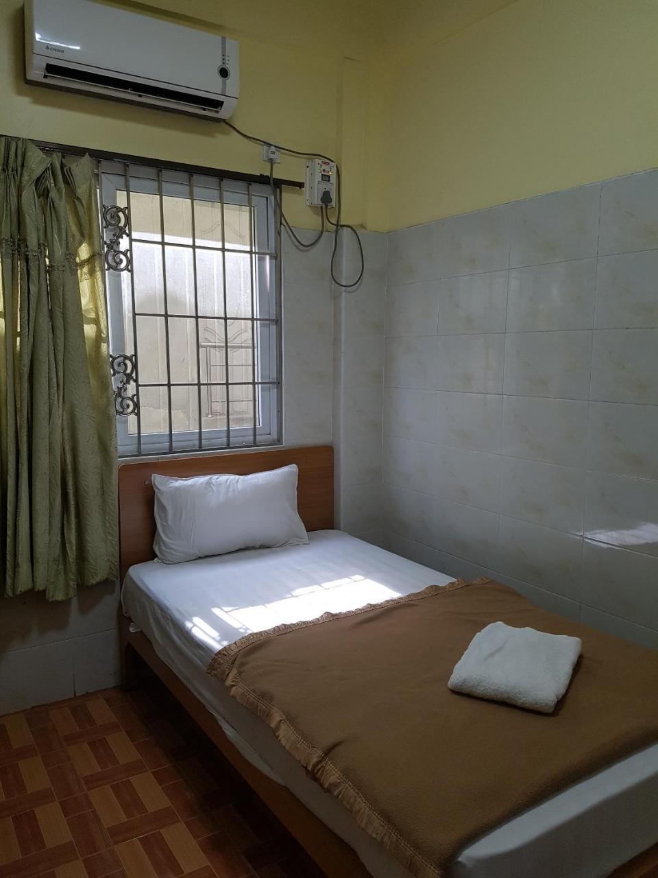 Shwe Eain Si Guest House - Burmese Only Мьей Экстерьер фото